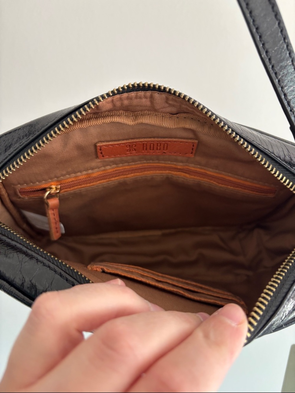 *NWT* HOBO Renny Leather Crossbody Bag - Picture 12 of 13
